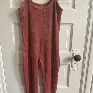 Soft Crushed velvet jumpsuit needs a new home ☺️